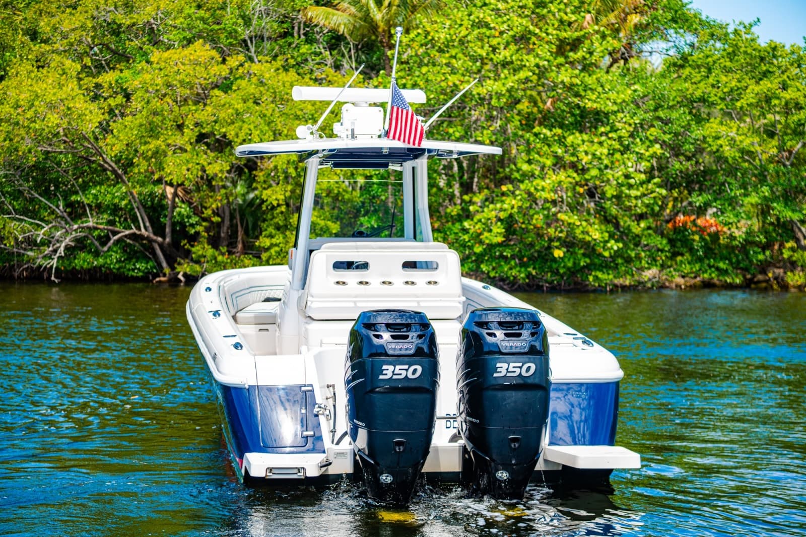 2018 Intrepid 327 - Photo 7
