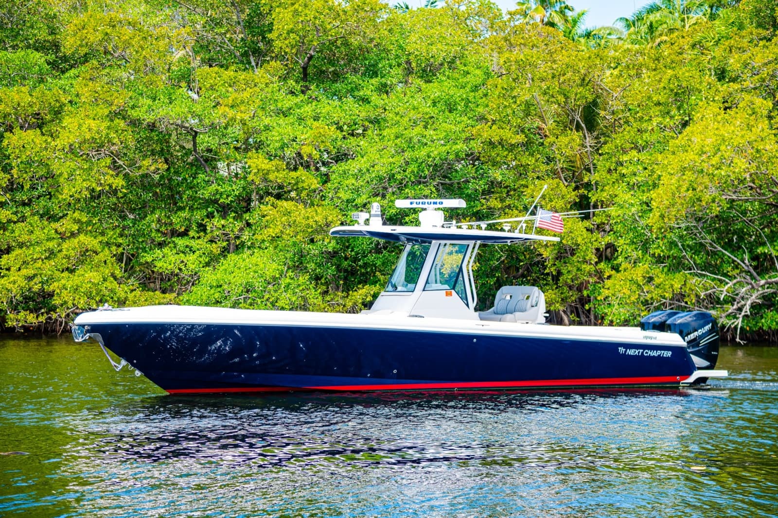 2018 Intrepid 327 - Photo 11