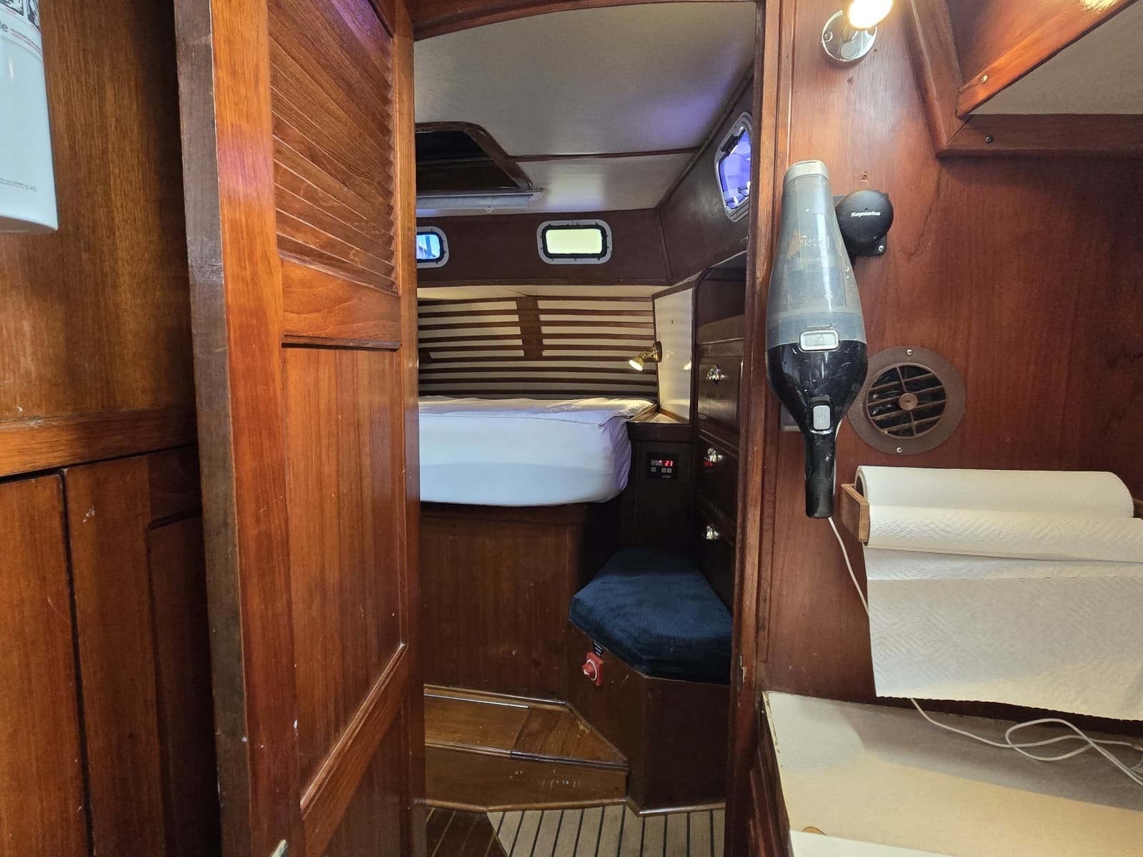 1985 Endeavour 42 CC - Photo 47