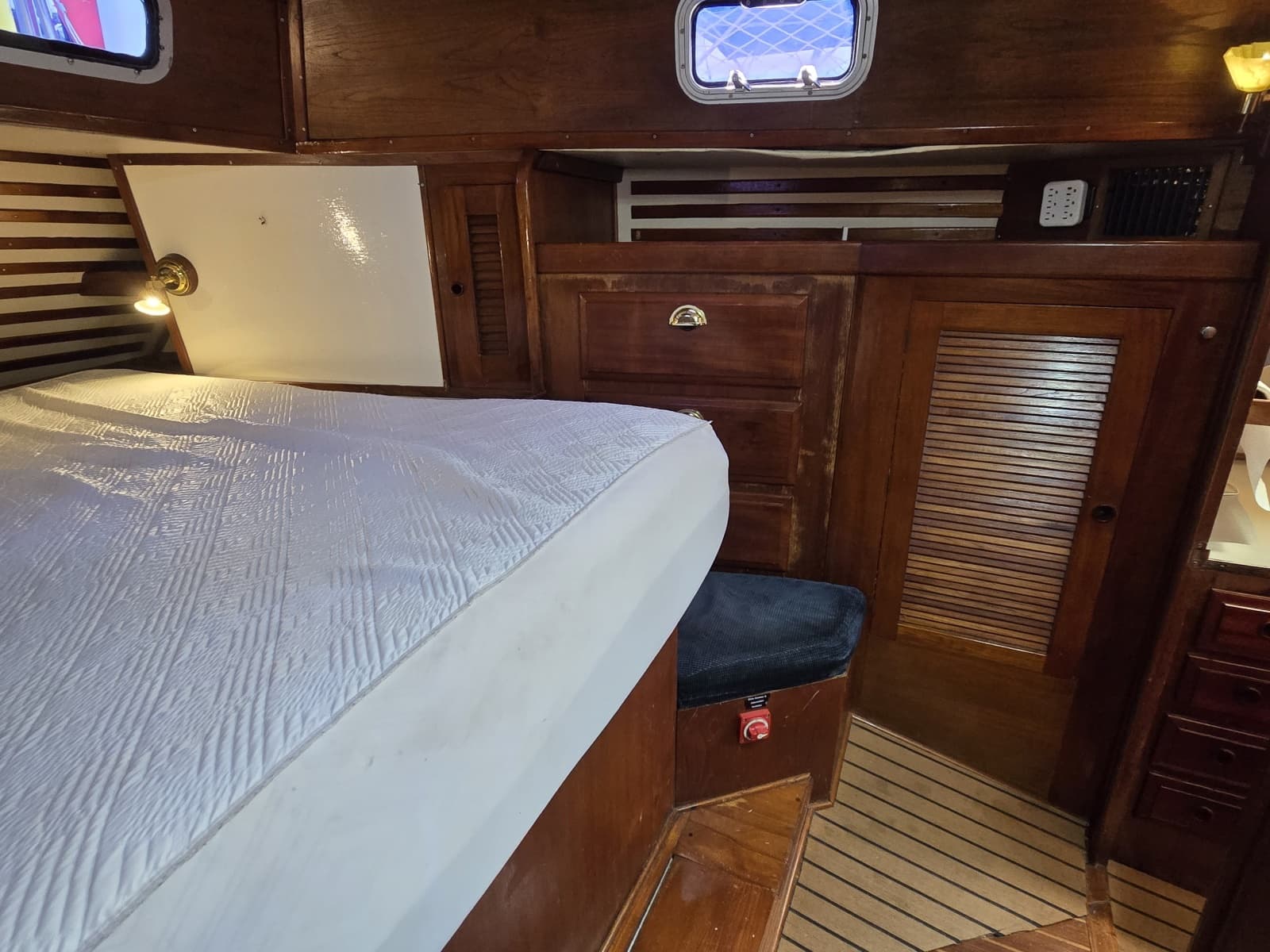 1985 Endeavour 42 CC - Photo 51
