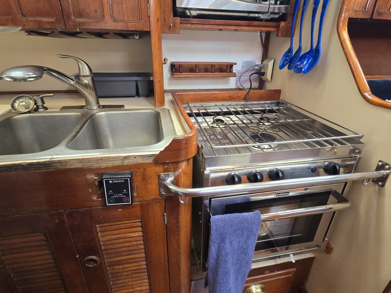 1985 Endeavour 42 CC - Photo 44