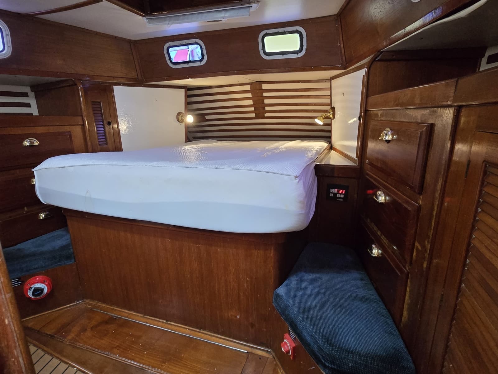 1985 Endeavour 42 CC - Photo 48