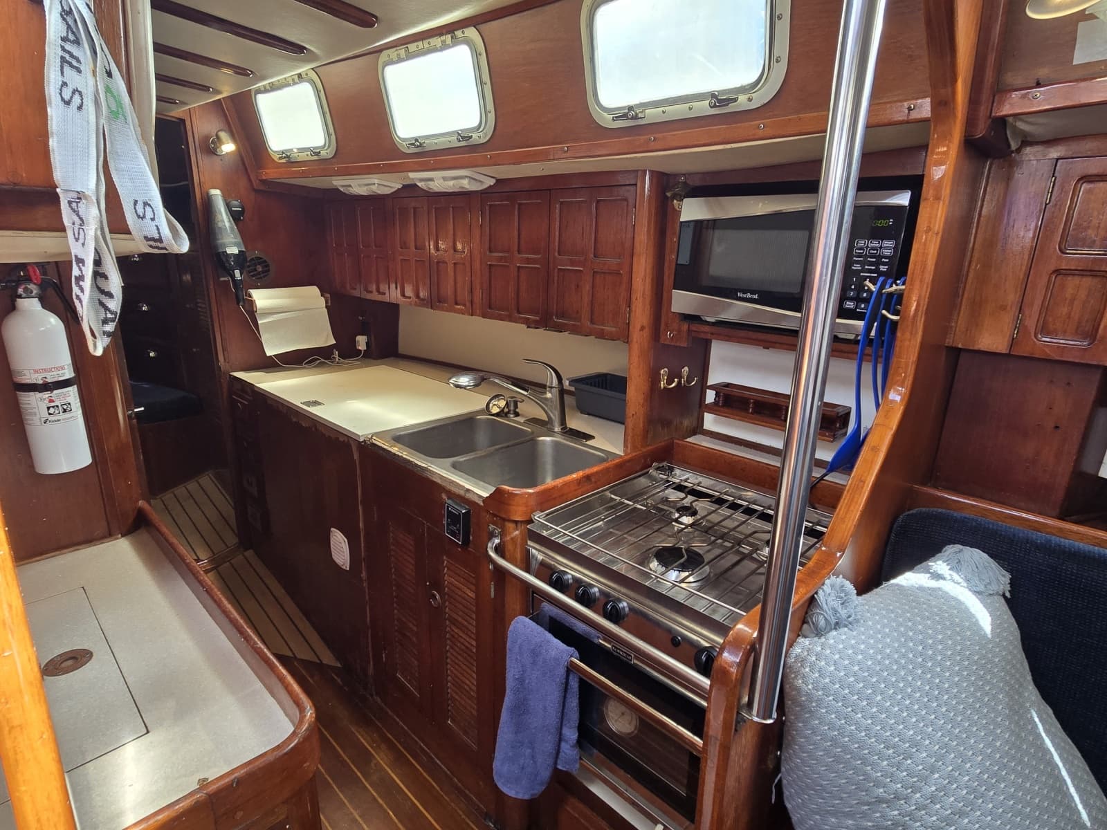 1985 Endeavour 42 CC - Photo 43