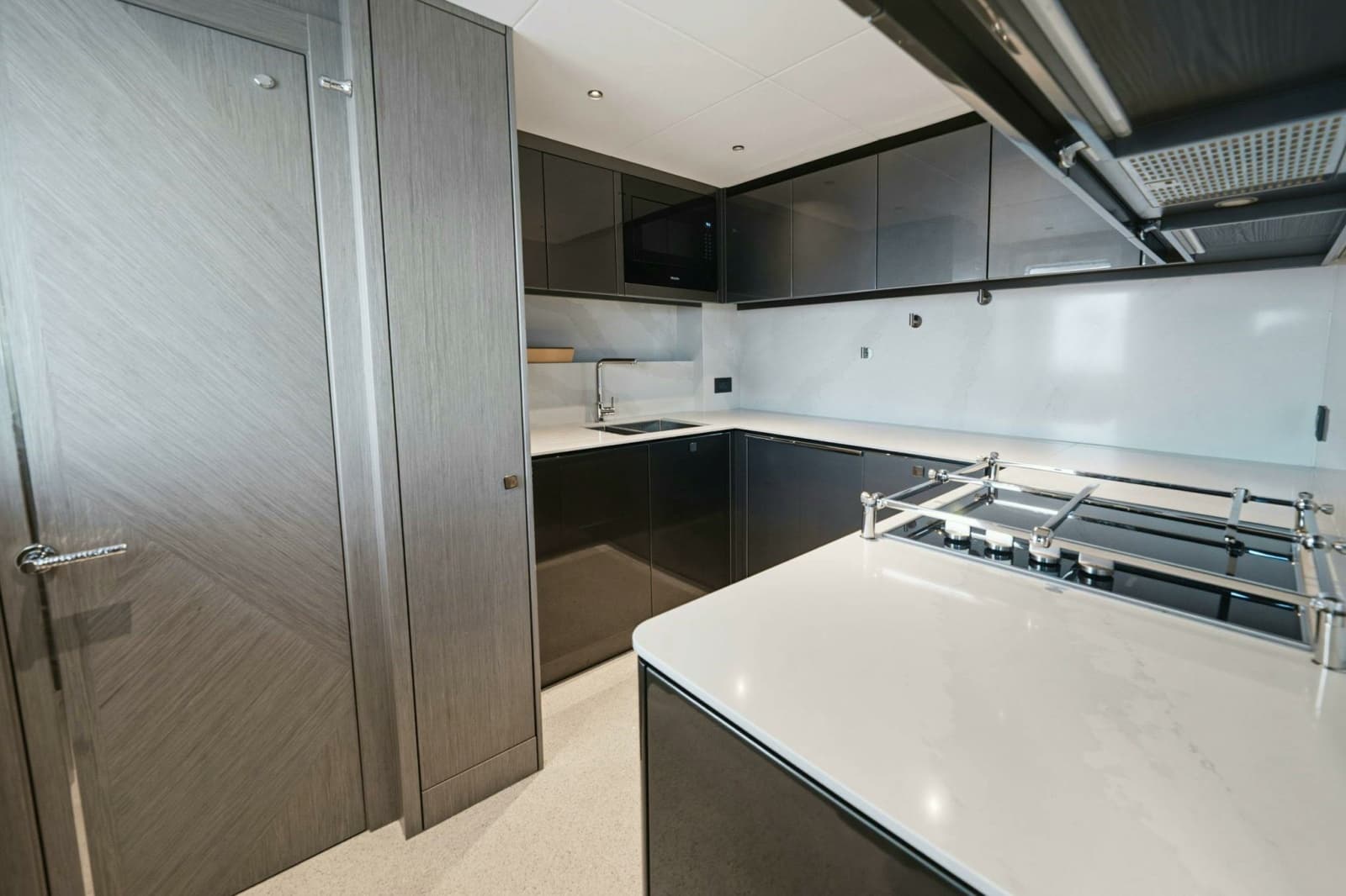 2024 Sunseeker Sunseeker 100 Yacht - Photo 16