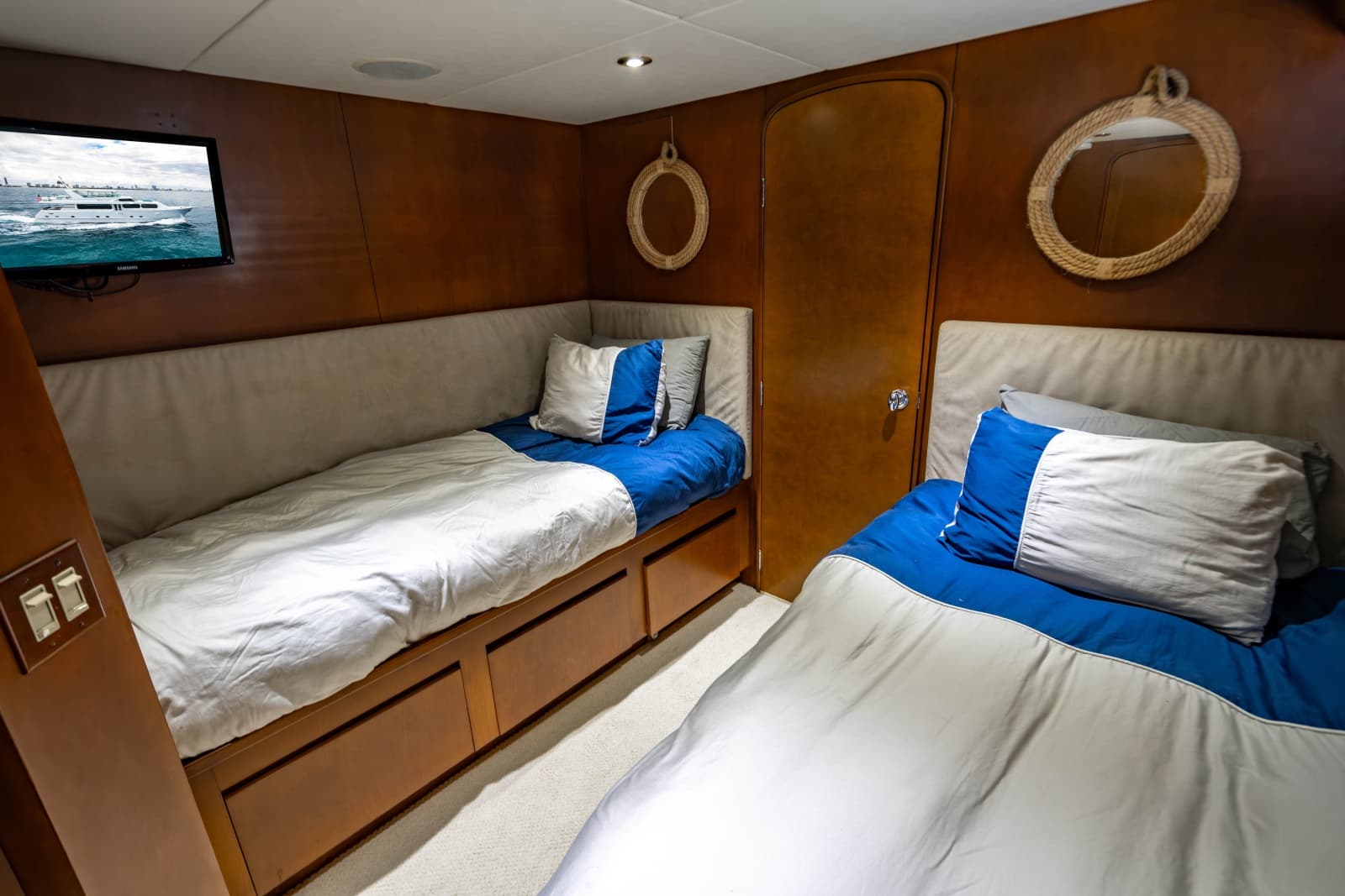 2006 Broward Raised Pilothouse - Photo 25