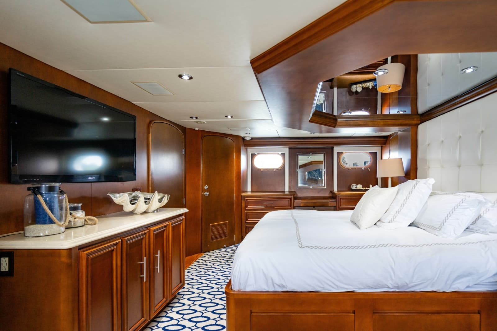 2006 Broward Raised Pilothouse - Photo 14