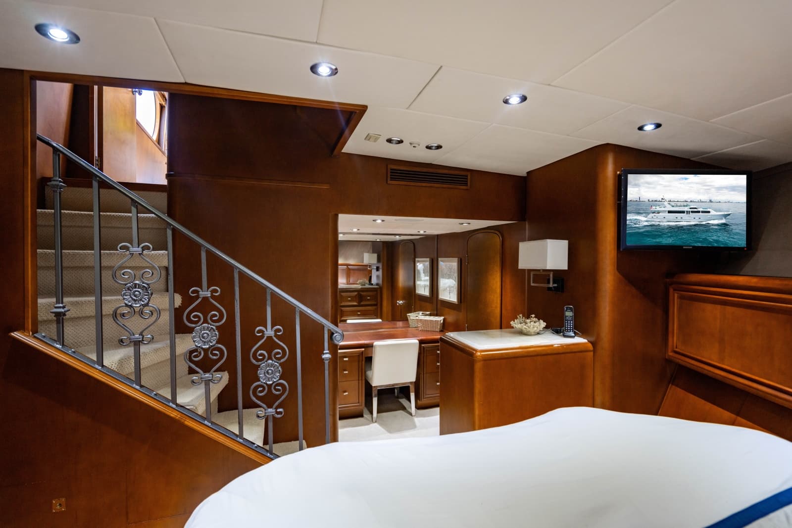2006 Broward Raised Pilothouse - Photo 19