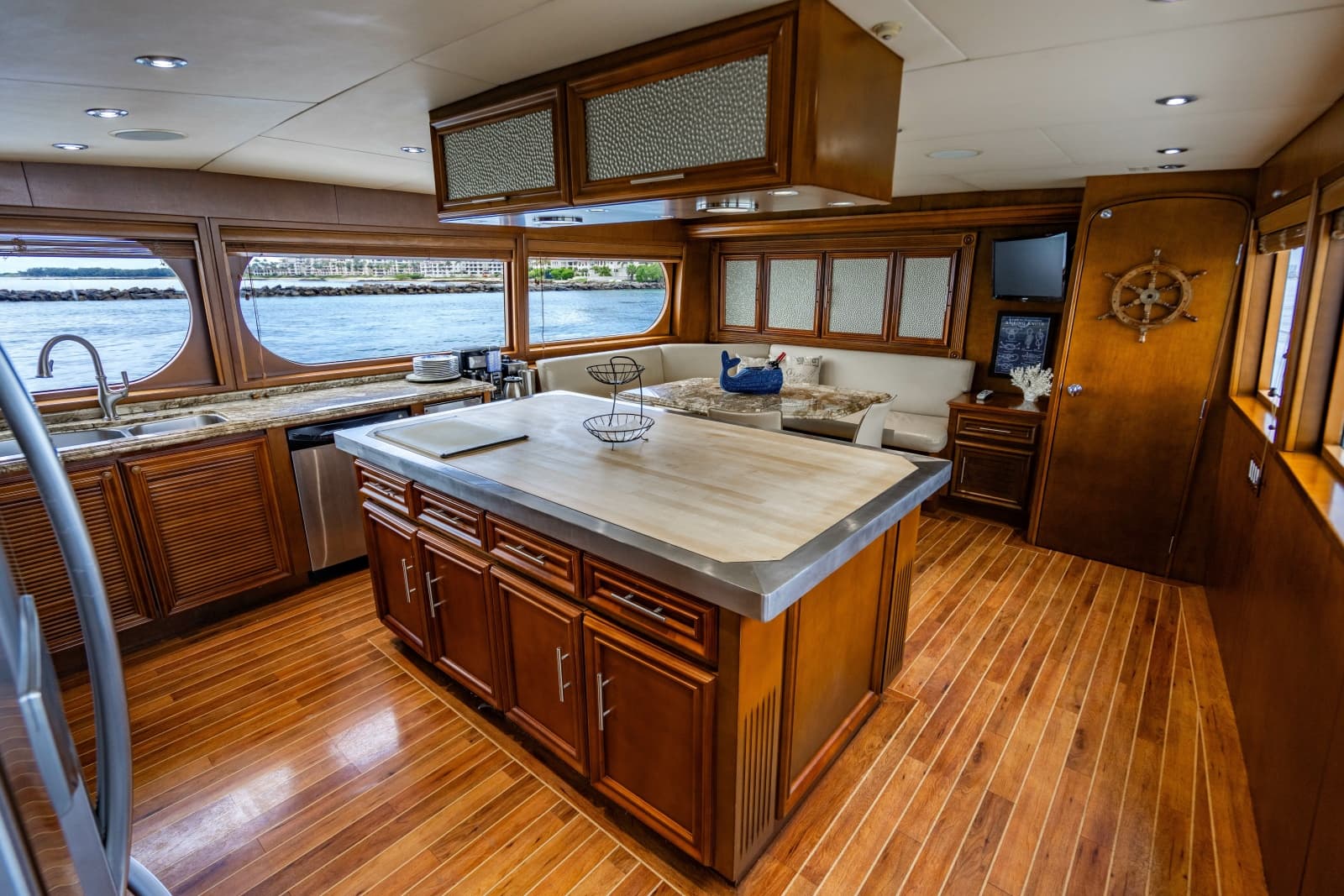 2006 Broward Raised Pilothouse - Photo 6