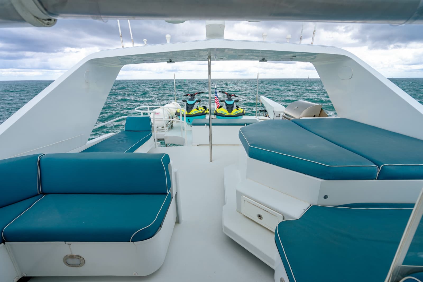 2006 Broward Raised Pilothouse - Photo 32