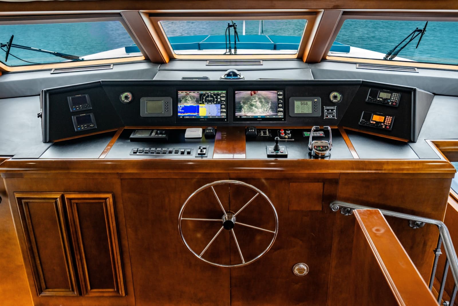 2006 Broward Raised Pilothouse - Photo 11
