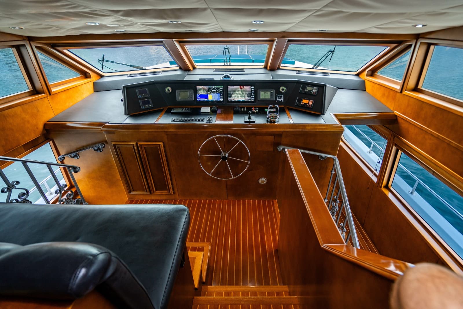 2006 Broward Raised Pilothouse - Photo 9
