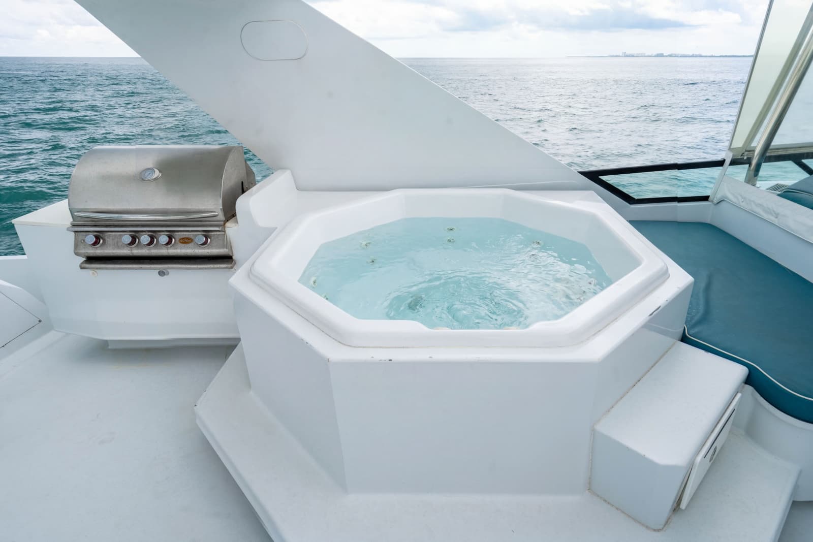 2006 Broward Raised Pilothouse - Photo 31