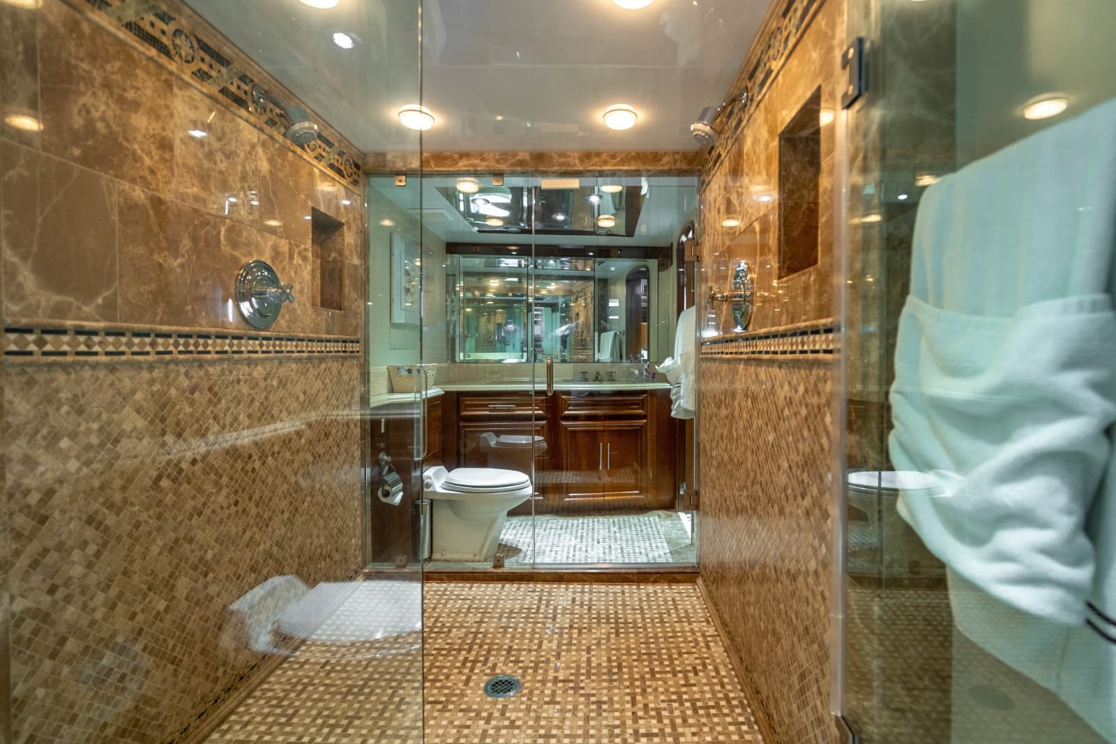 2006 Broward Raised Pilothouse - Photo 17