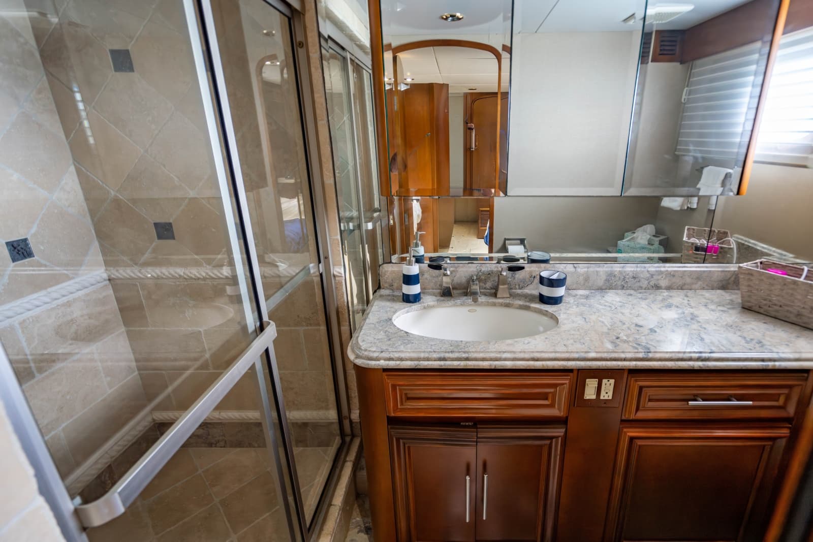 2006 Broward Raised Pilothouse - Photo 26