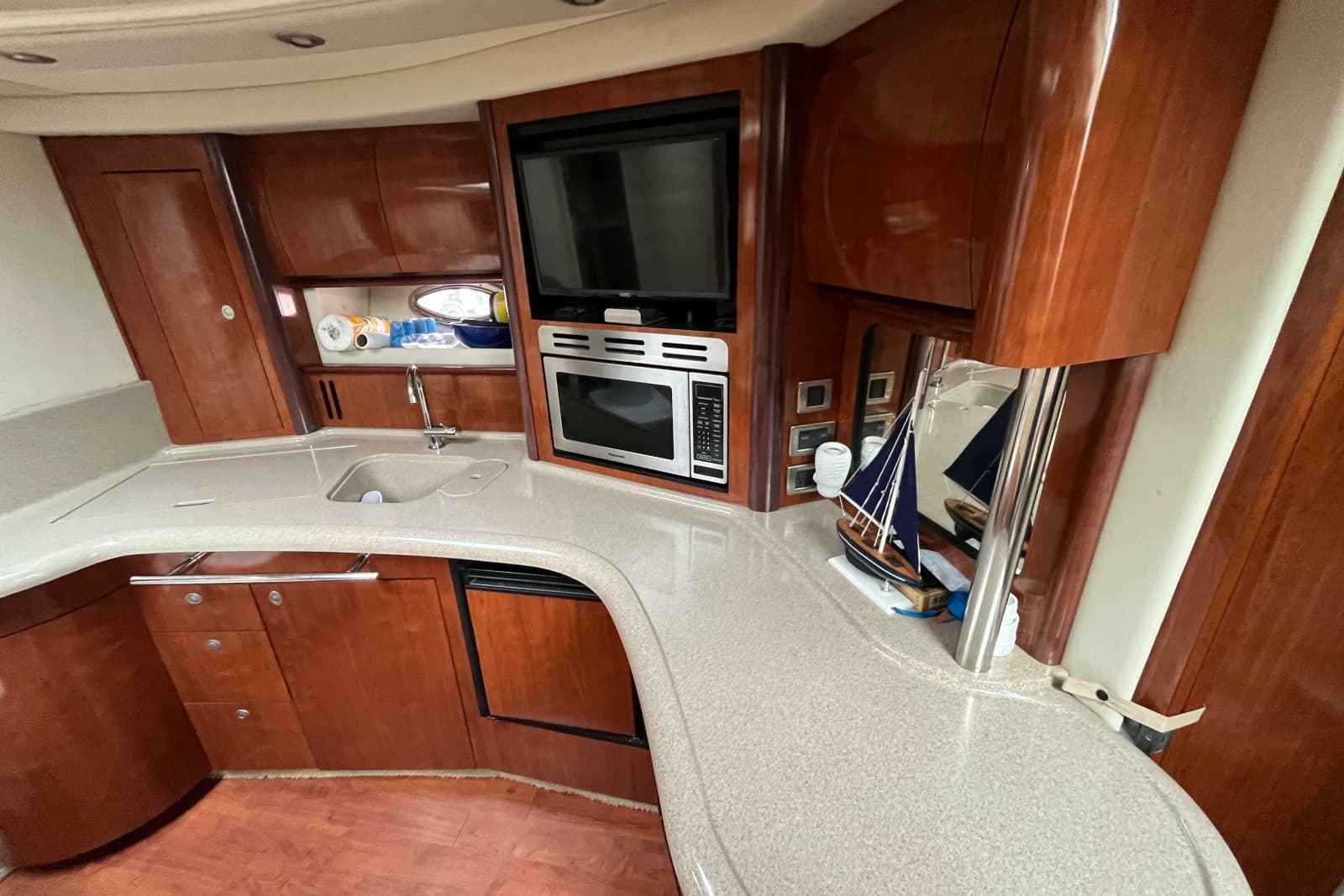 2004 Sea Ray 420 Sundancer - Photo 10
