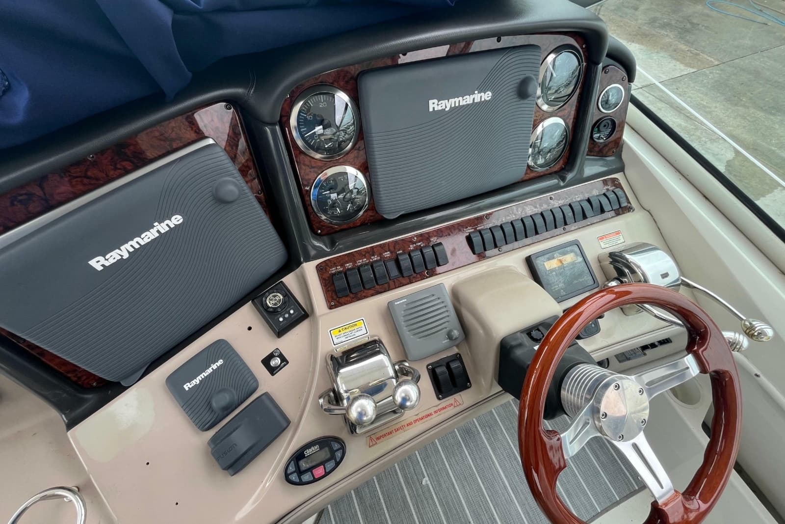 2004 Sea Ray 420 Sundancer - Photo 15