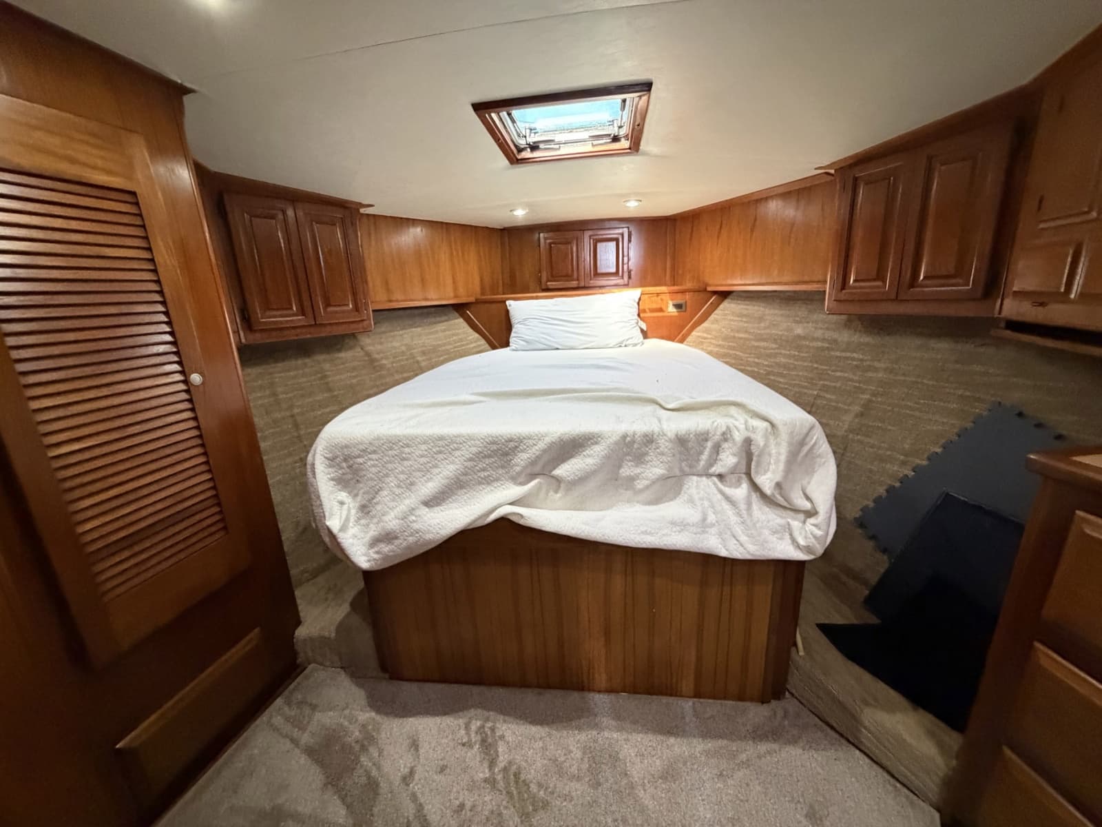 1987 Viking 48 Convertible Sportfish - Photo 10