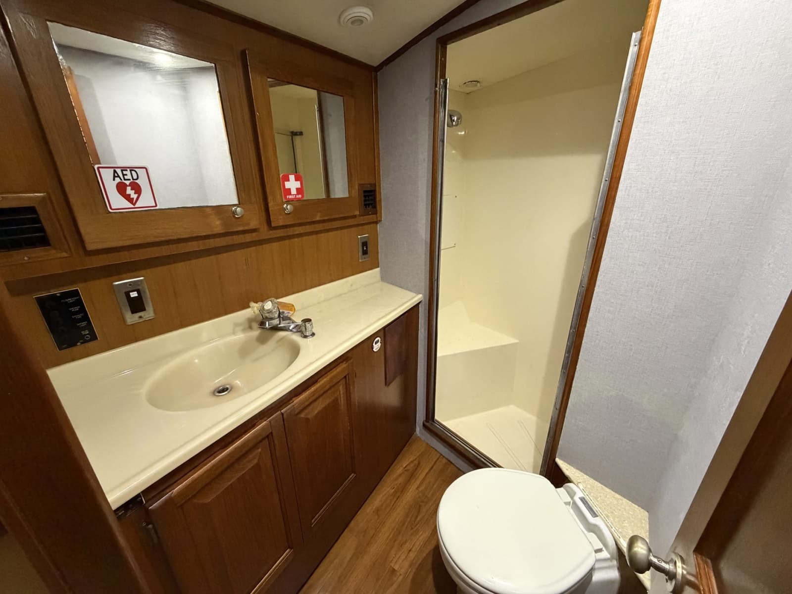 1987 Viking 48 Convertible Sportfish - Photo 9
