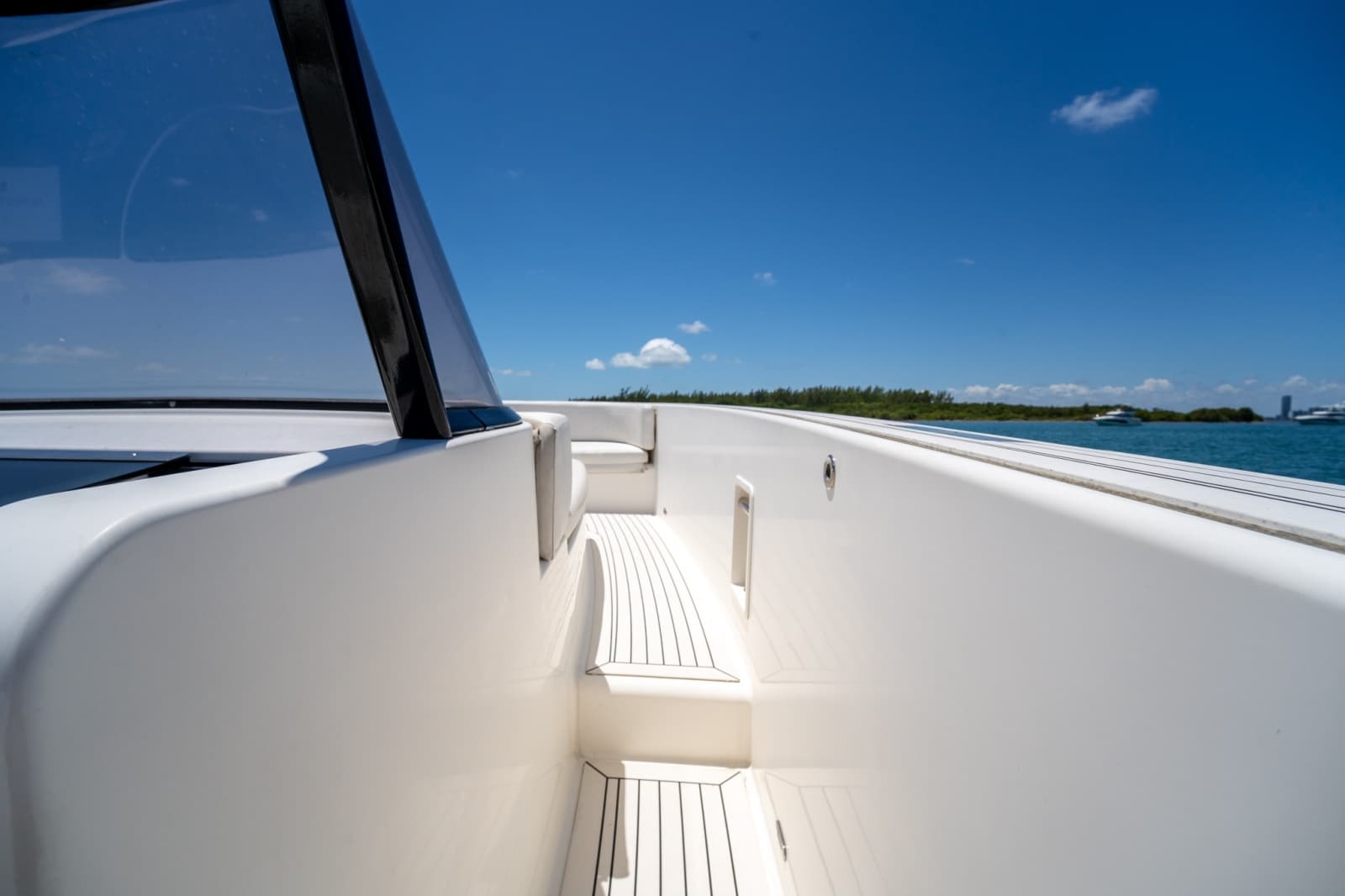2014 VanDutch 40 - Photo 10