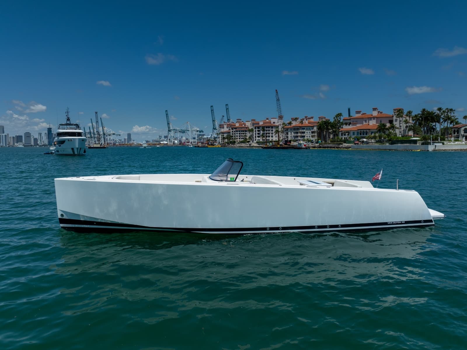 2014 VanDutch 40 - Photo 6