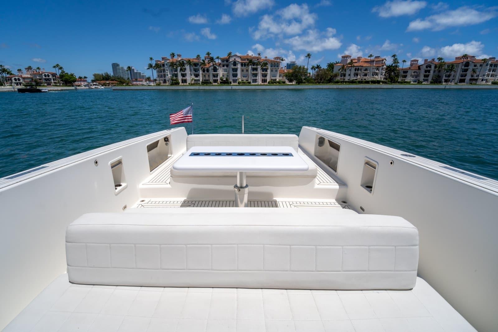 2014 VanDutch 40 - Photo 17
