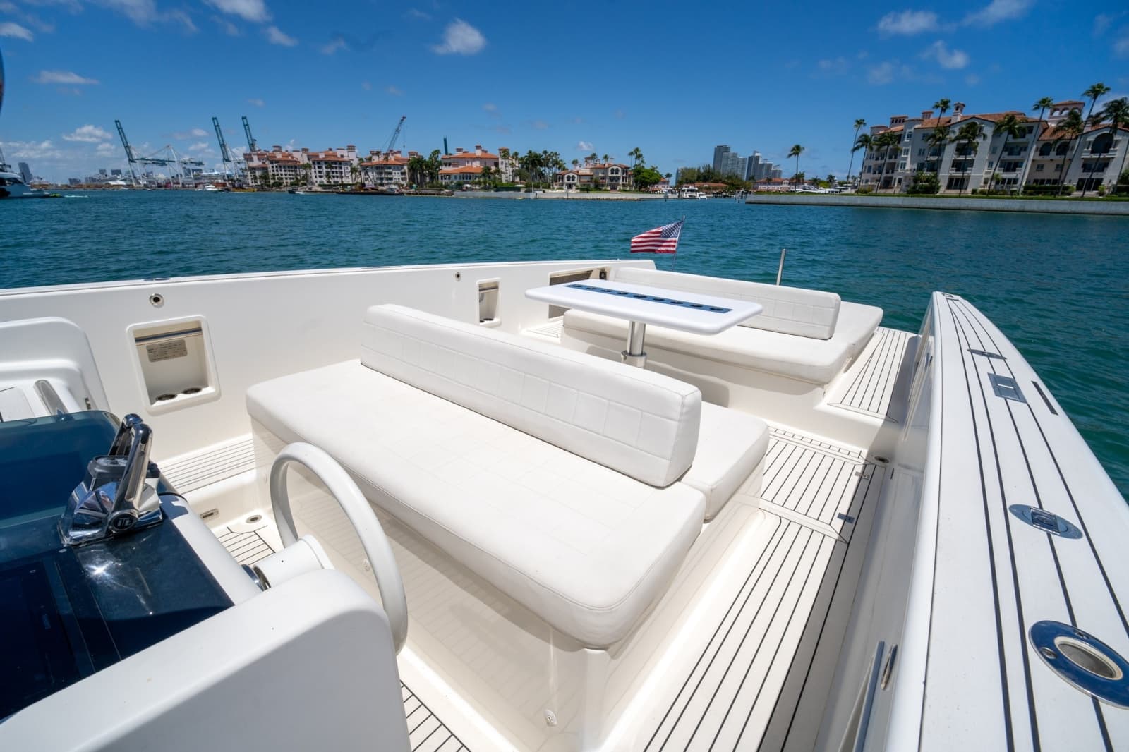 2014 VanDutch 40 - Photo 15