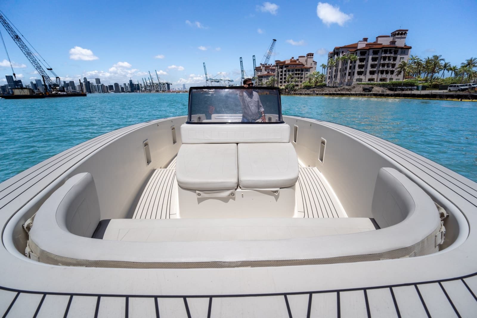 2014 VanDutch 40 - Photo 20