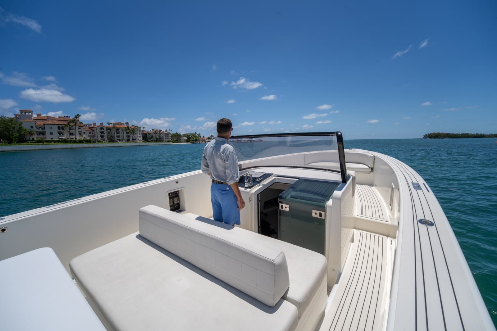 2014 VanDutch 40 - Photo 19