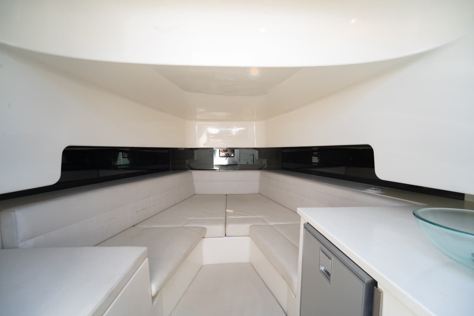 2014 VanDutch 40 - Photo 23