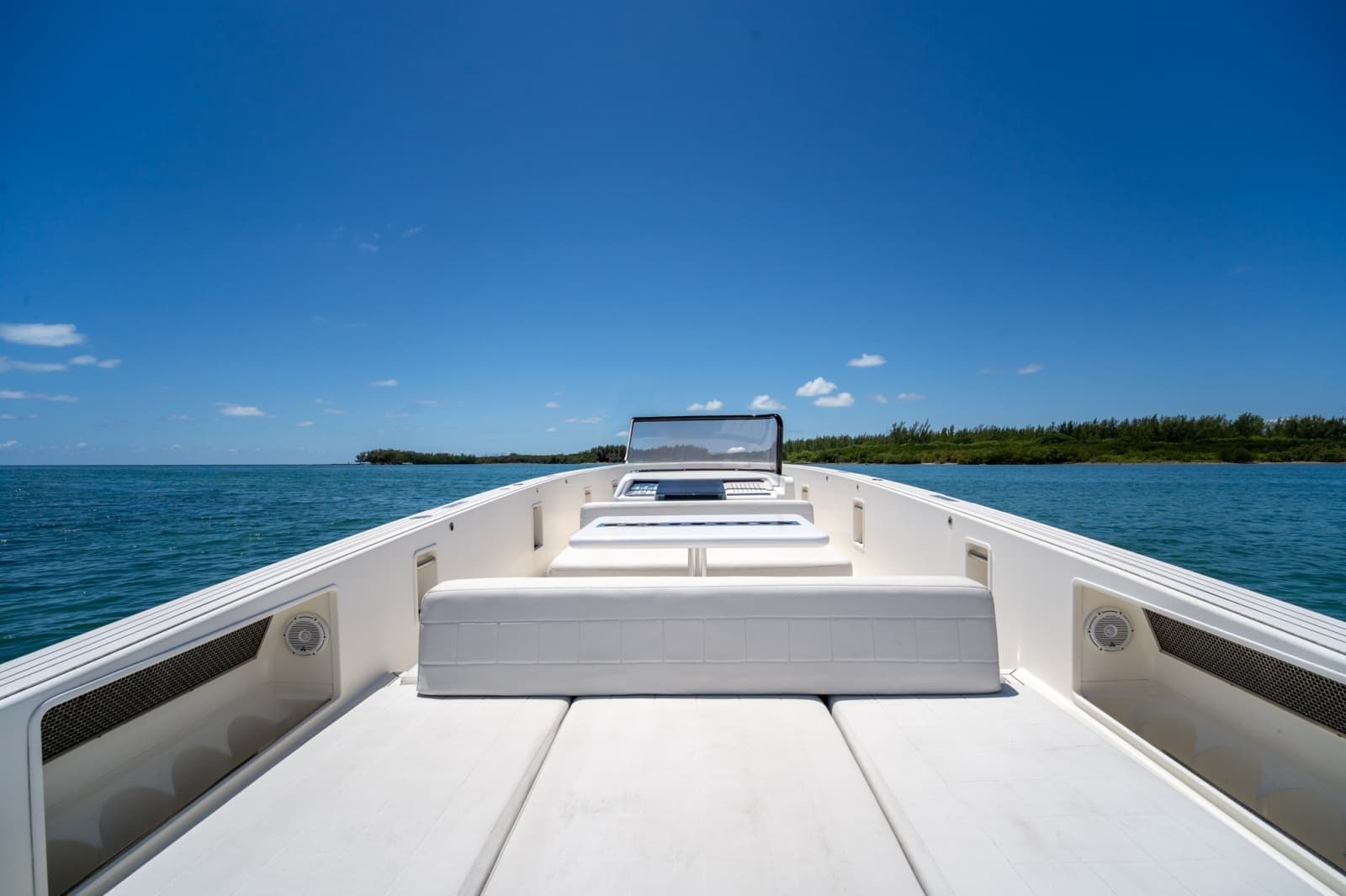 2014 VanDutch 40 - Photo 18