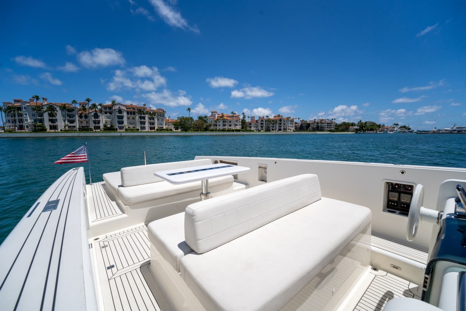 2014 VanDutch 40 - Photo 16