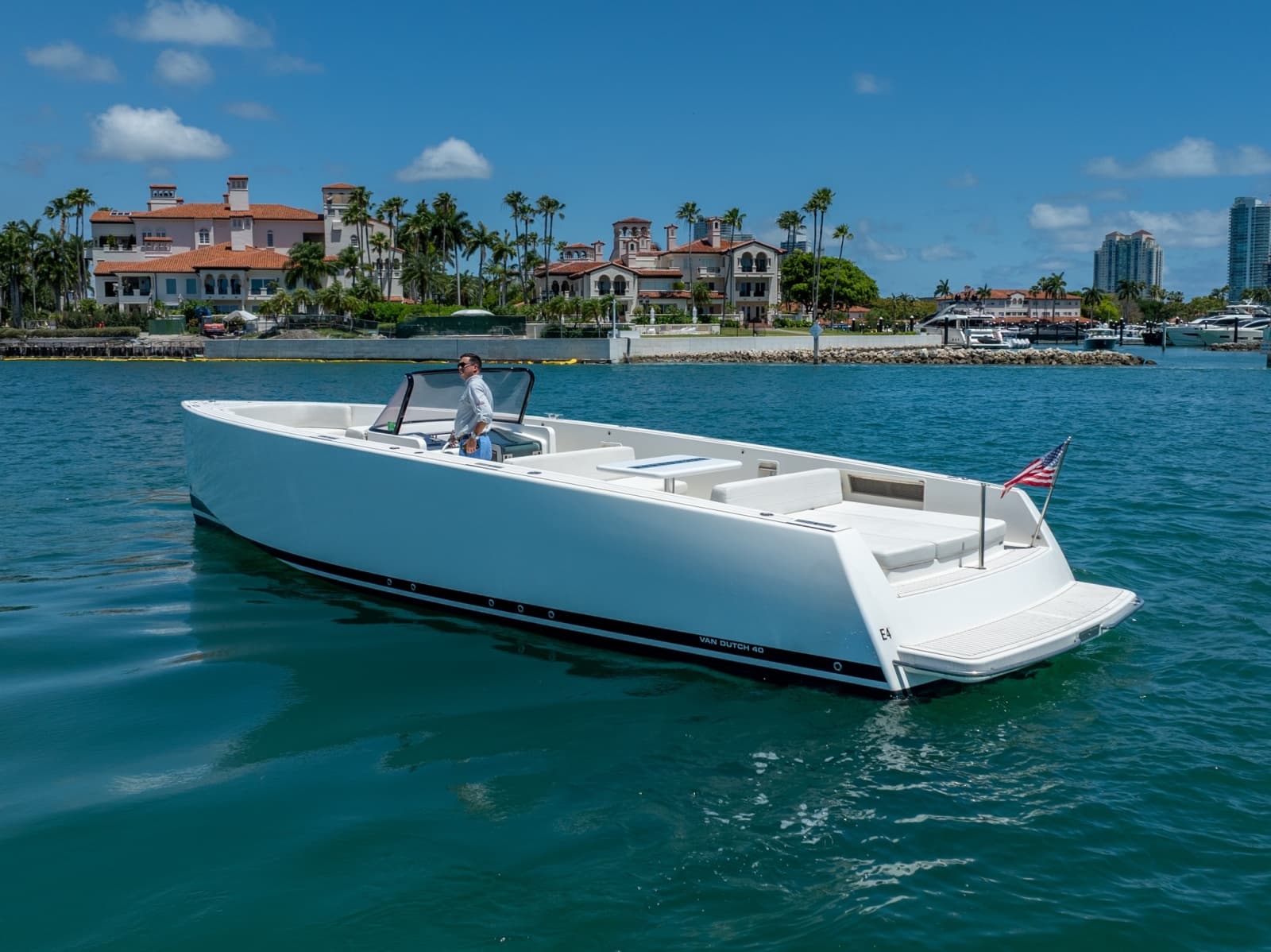 2014 VanDutch 40 - Photo 1