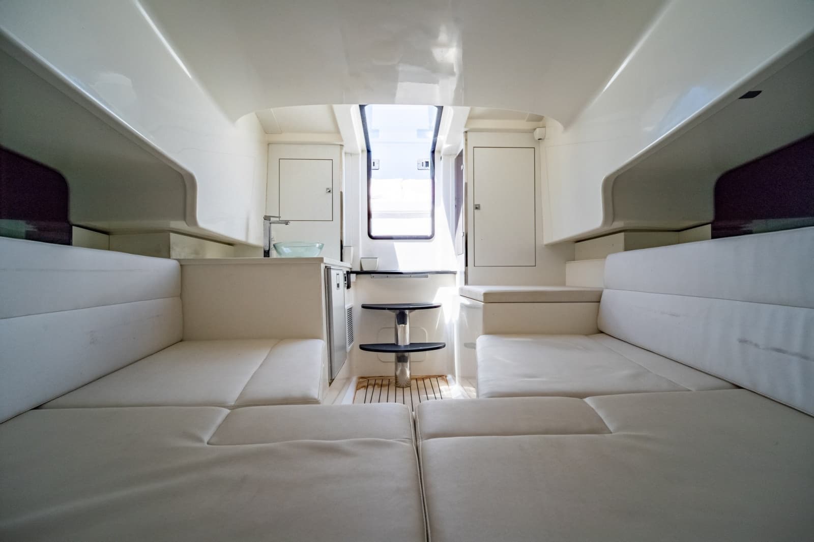 2014 VanDutch 40 - Photo 21