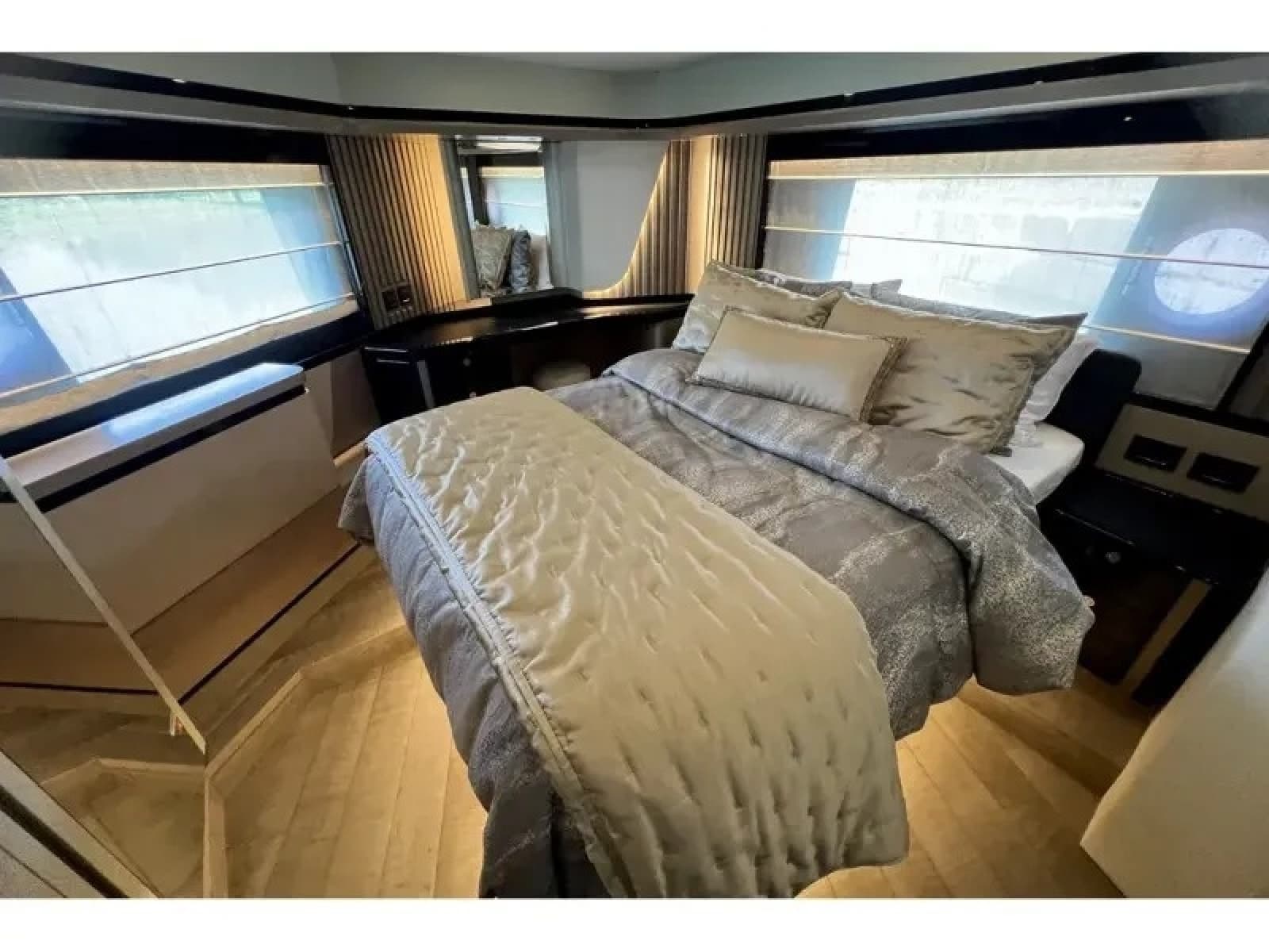 2024 Absolute NAVETTA 58 - Photo 38