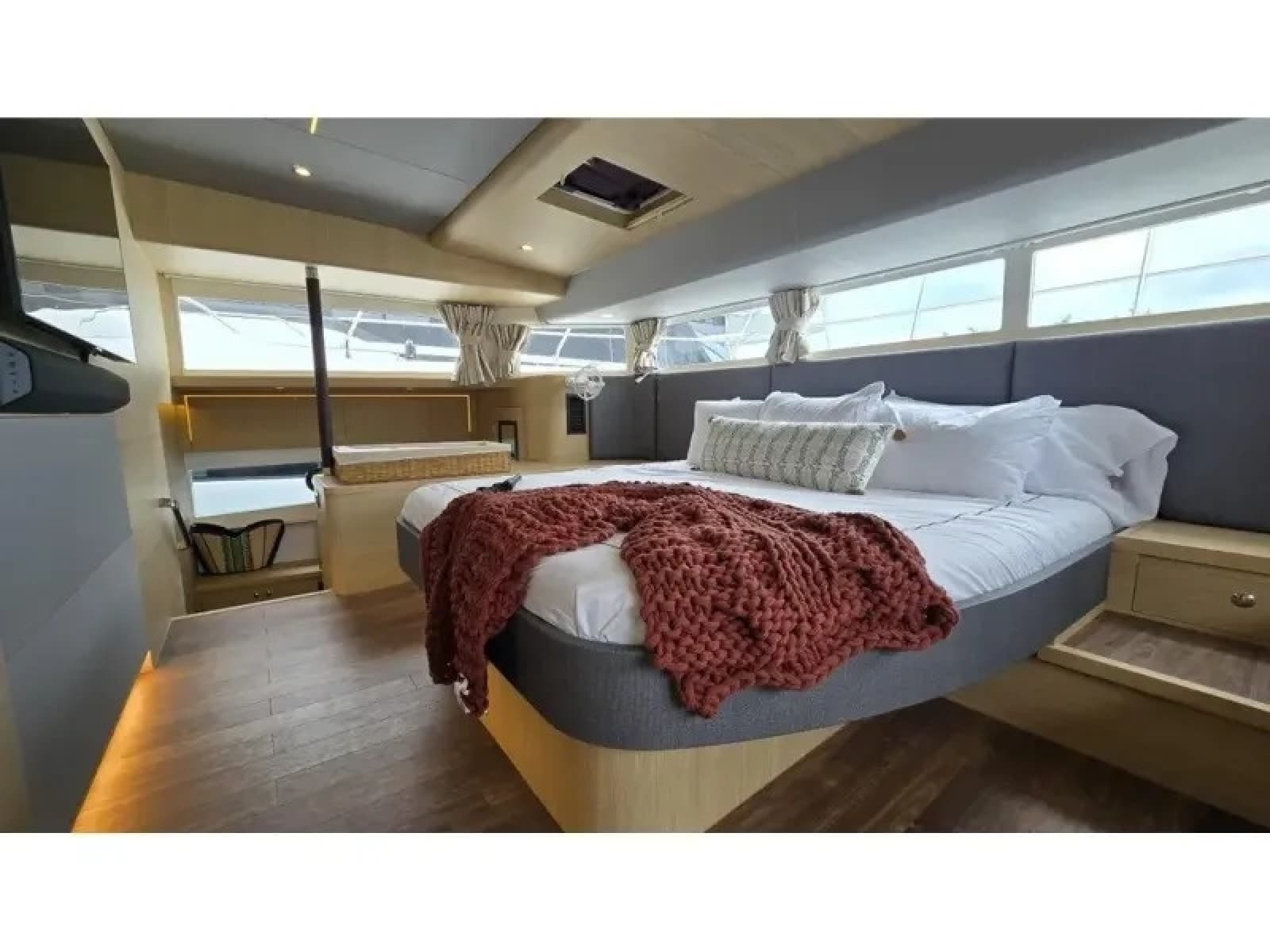 2025 Aquila 54 YACHT - Photo 32
