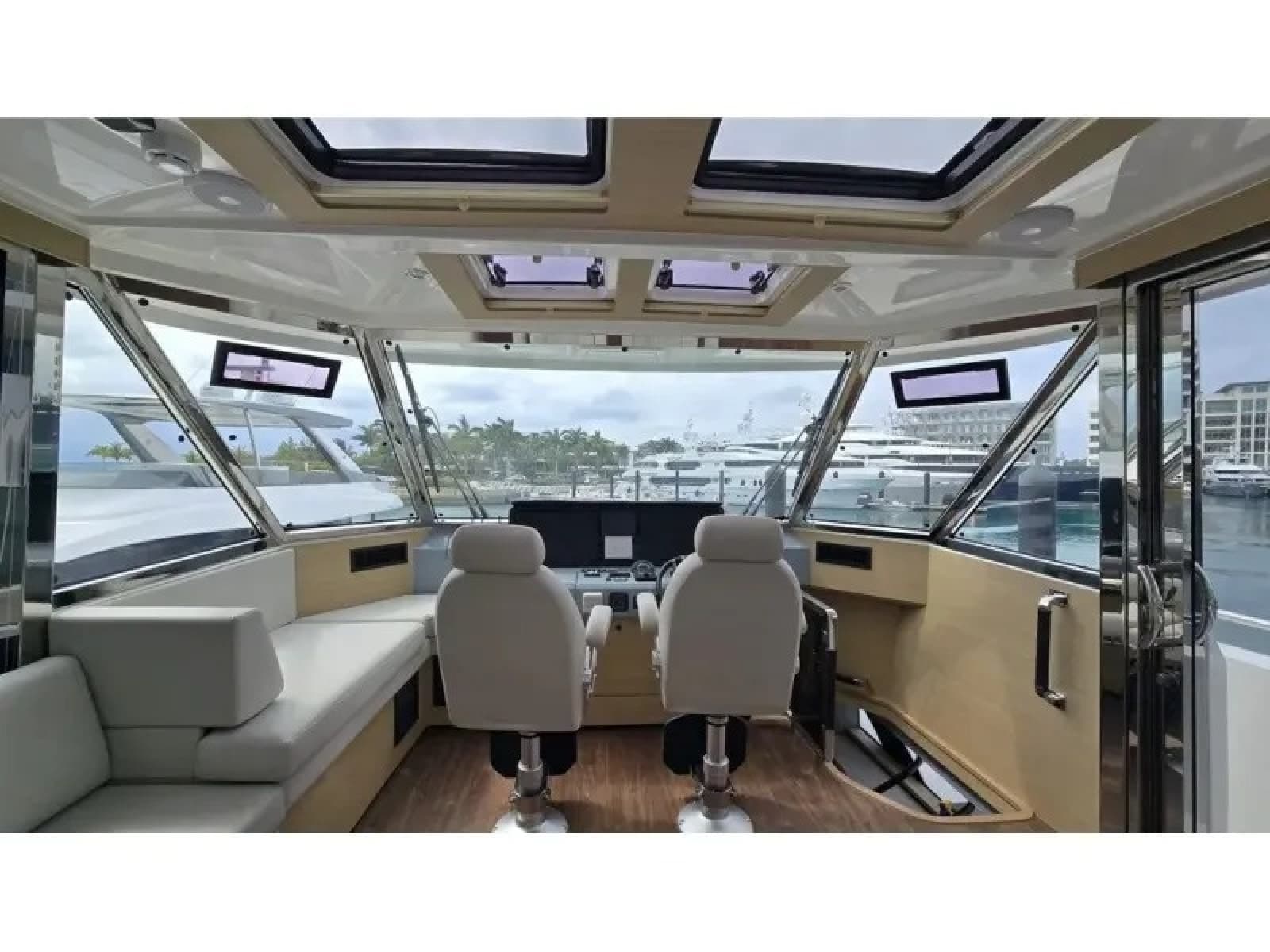 2025 Aquila 54 YACHT - Photo 19