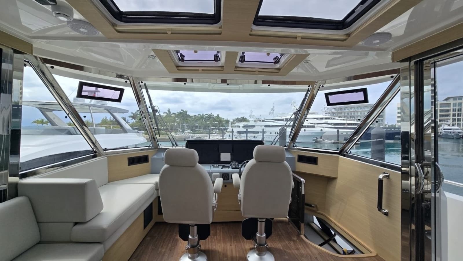 2025 Aquila 54 YACHT - Photo 18