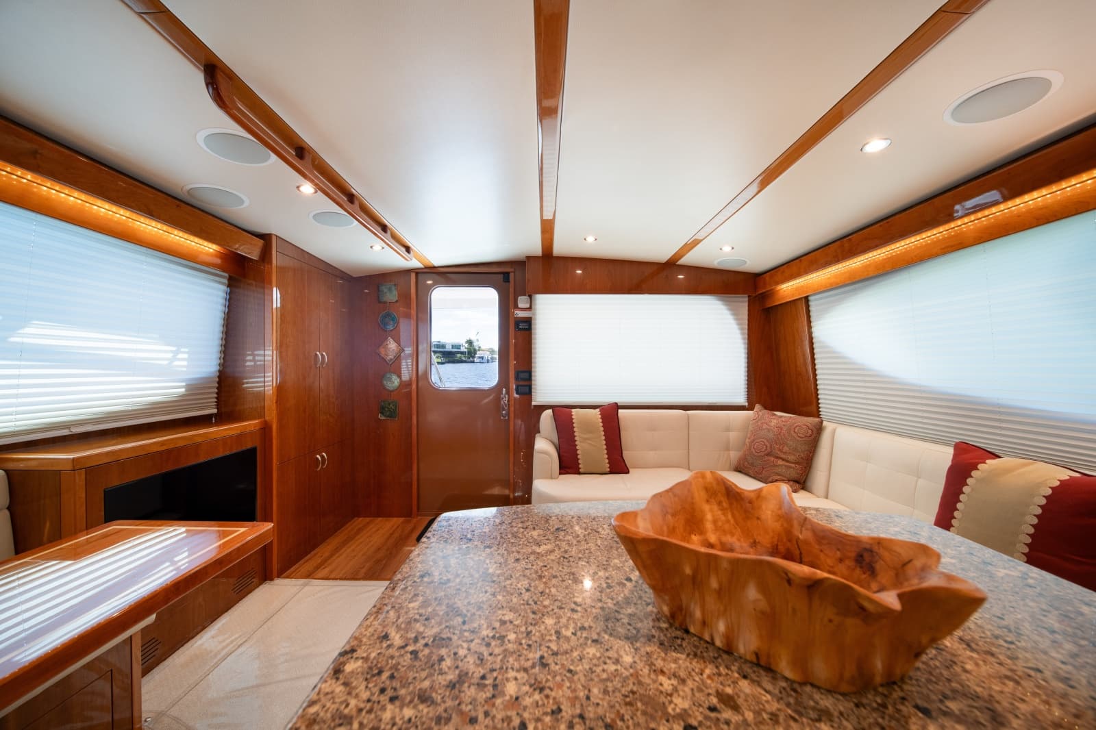 2017 Hatteras 54 GT - Photo 25