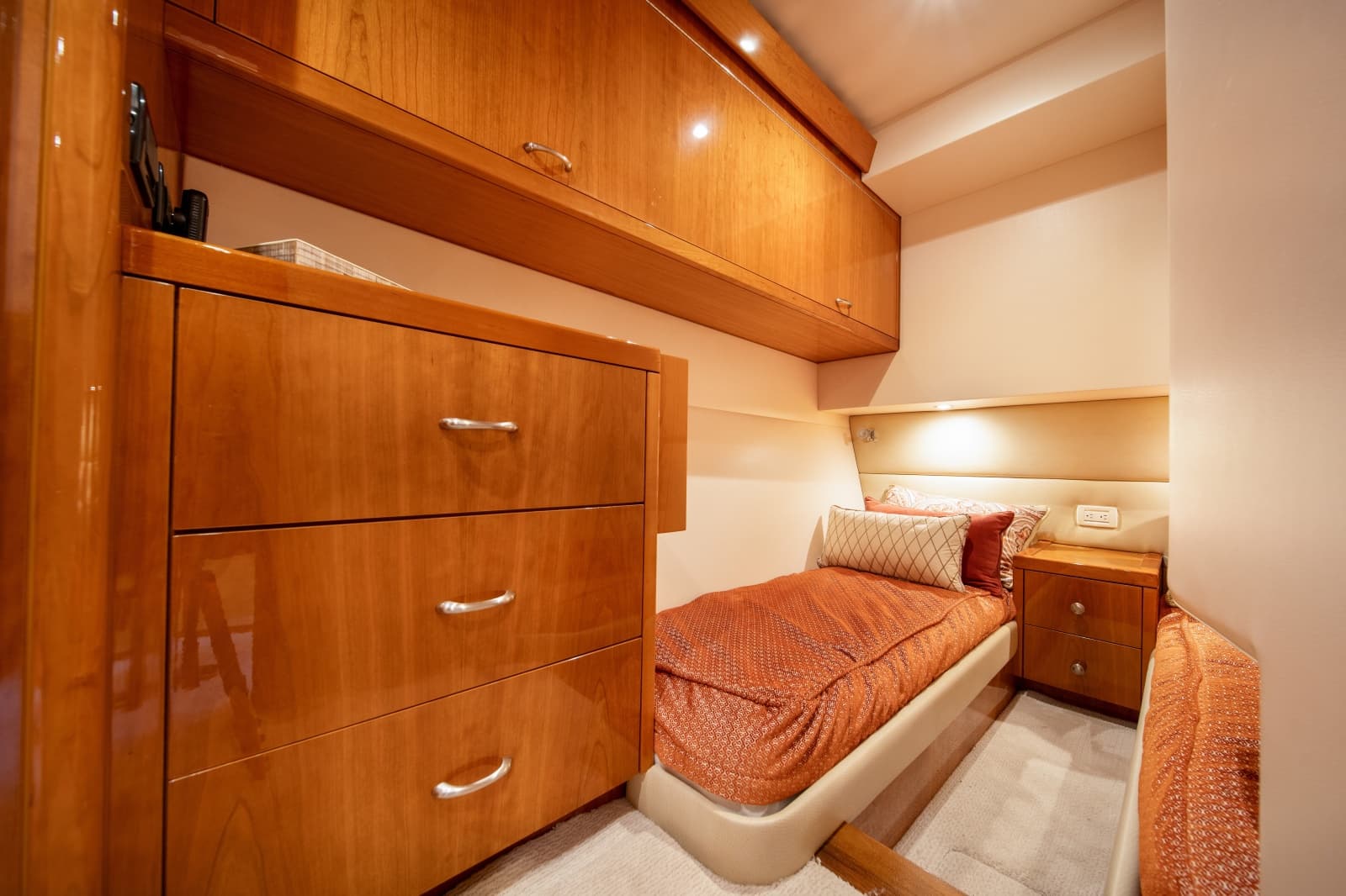 2017 Hatteras 54 GT - Photo 37