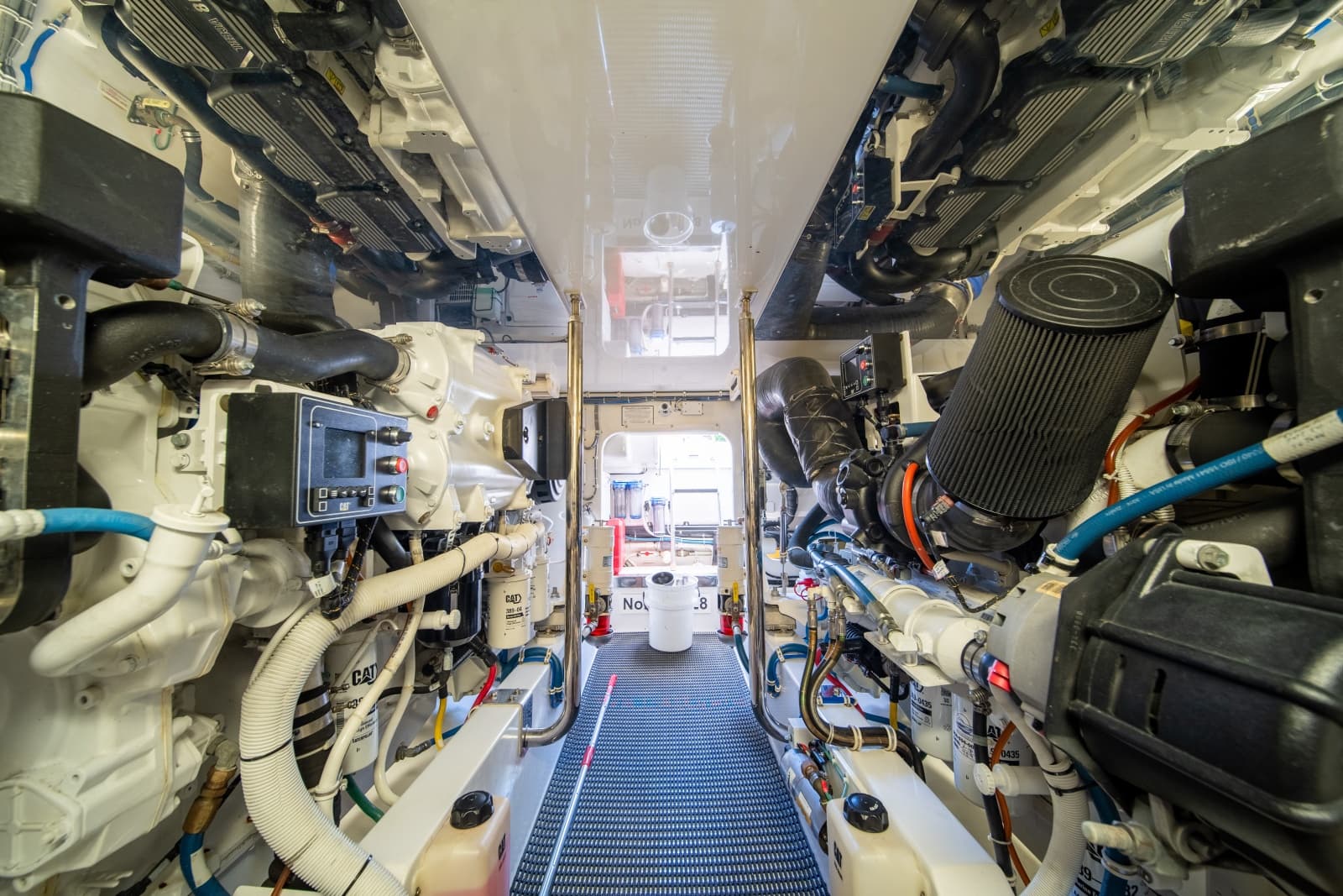2017 Hatteras 54 GT - Photo 41