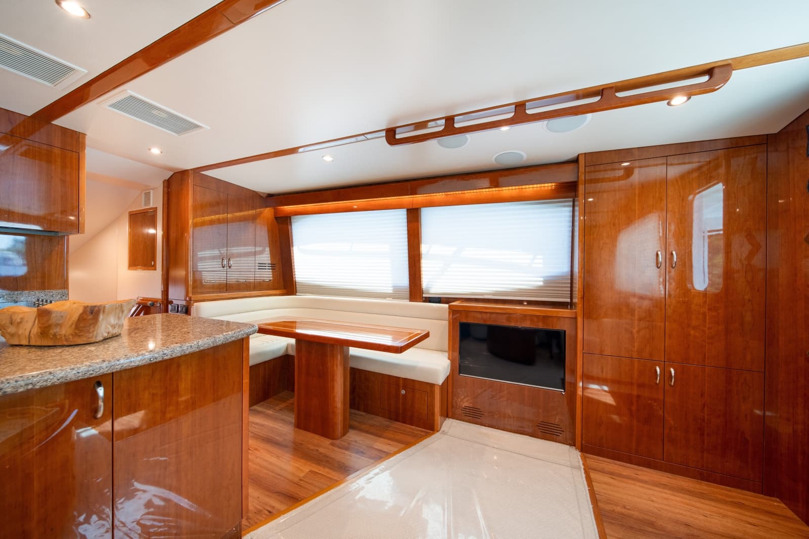 2017 Hatteras 54 GT - Photo 21