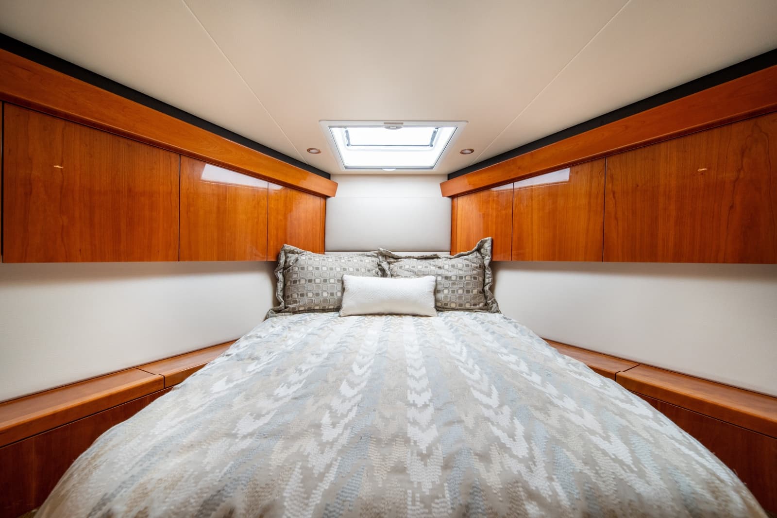 2017 Hatteras 54 GT - Photo 34