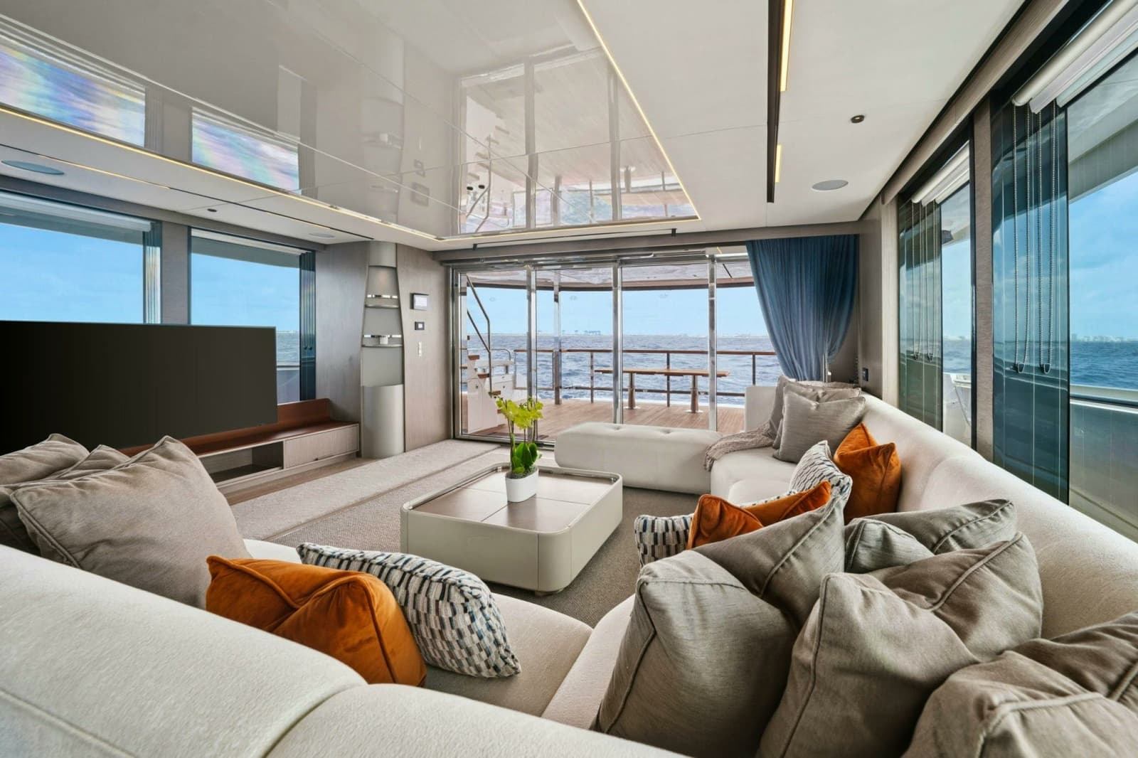 2024 Sunseeker Sunseeker 100 Yacht - Photo 11