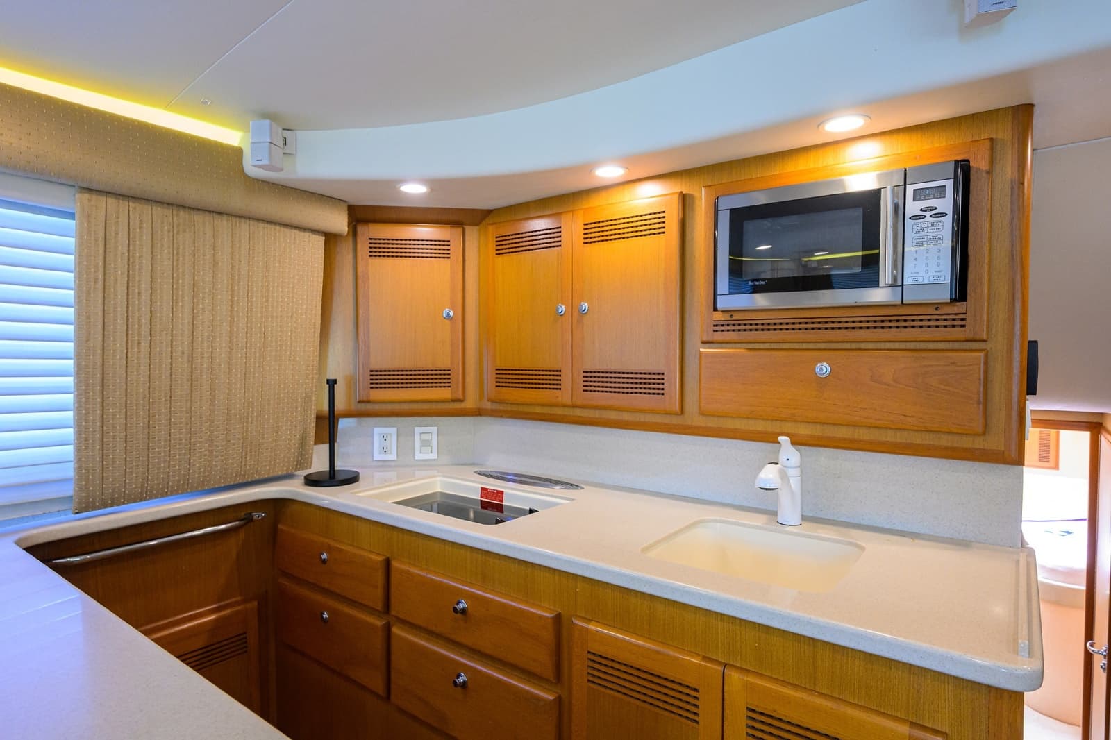 2003 Cabo 48 Flybridge - Photo 8