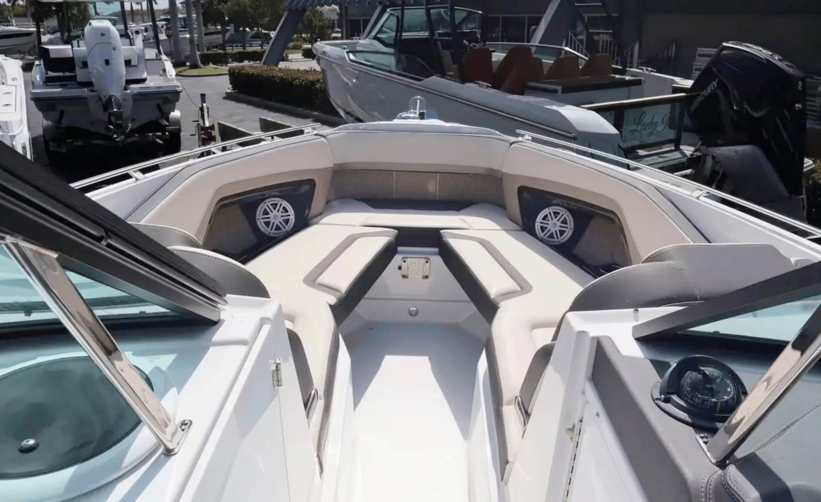 2024 Monterey 305SS - Photo 12