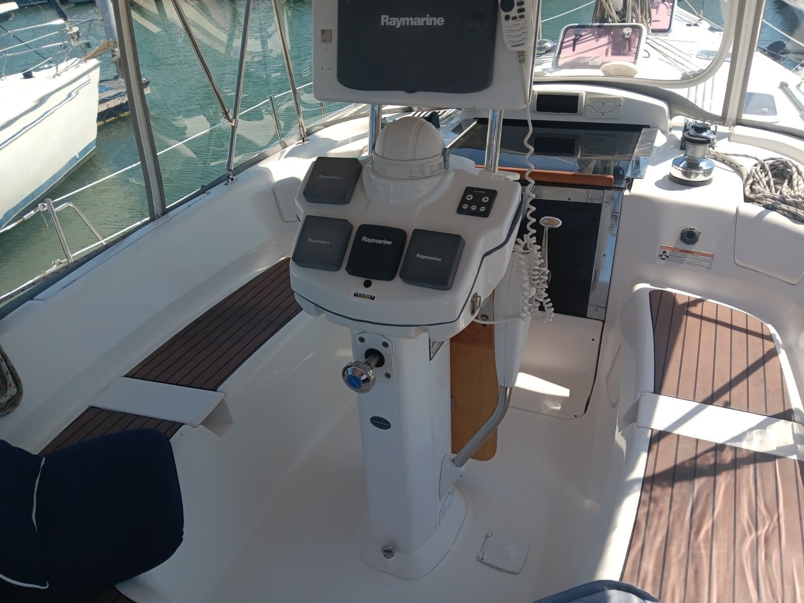 2007 Hunter Center Cockpit - Photo 10