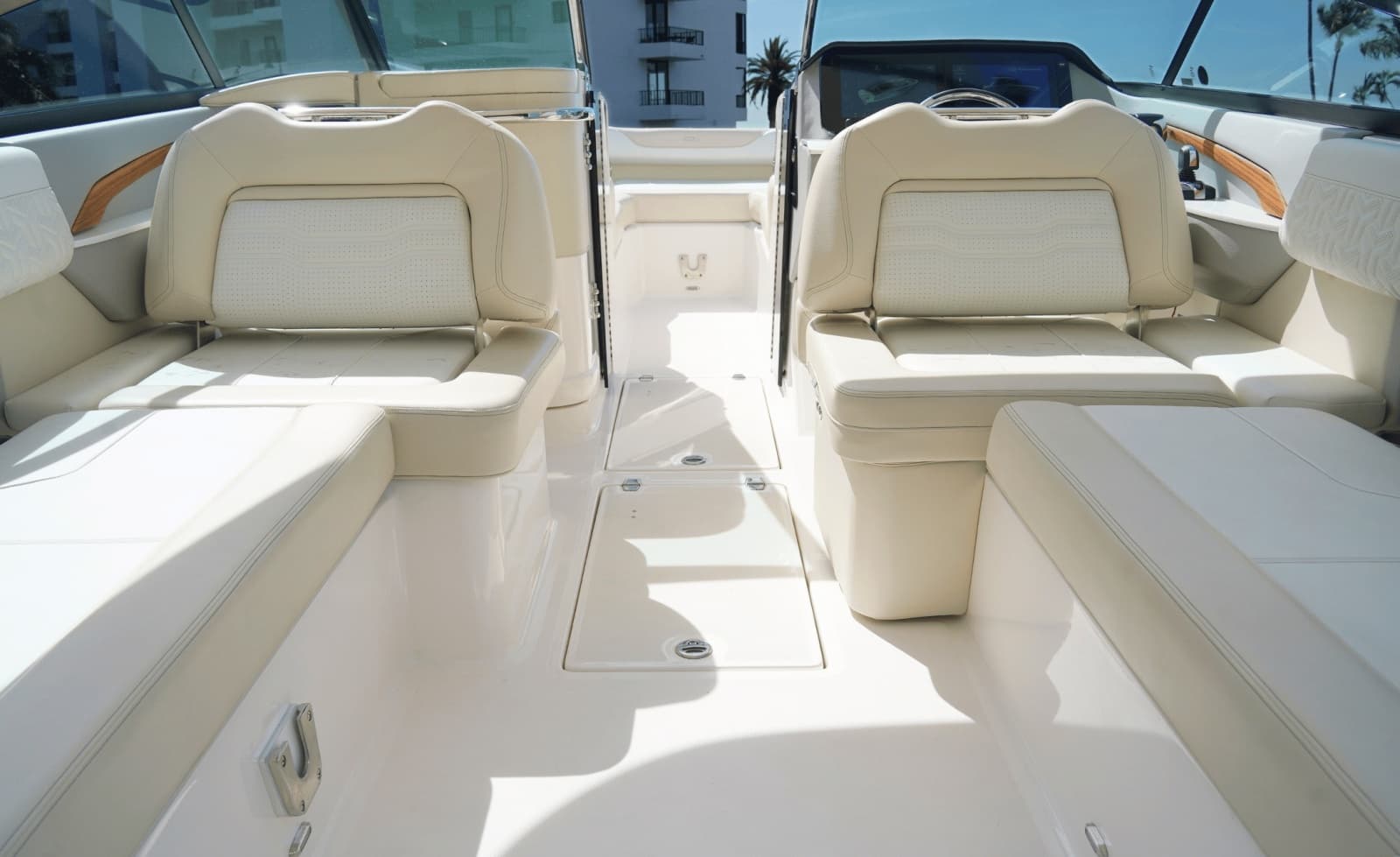 2024 Regal LX9 - Photo 32