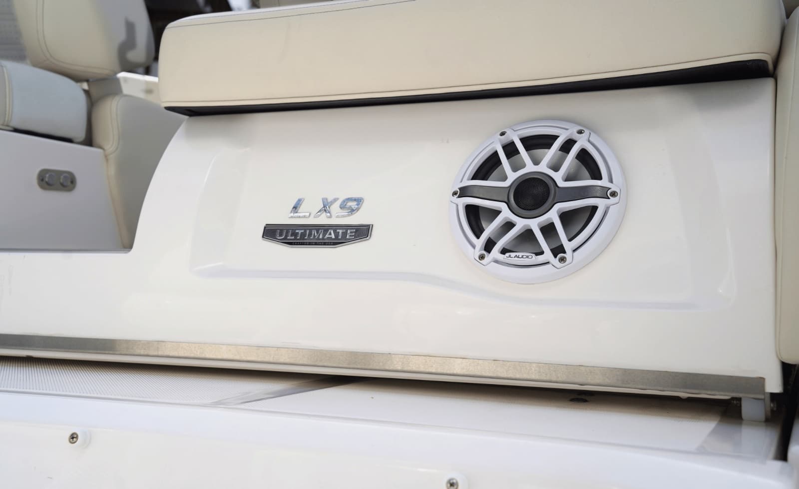2024 Regal LX9 - Photo 17