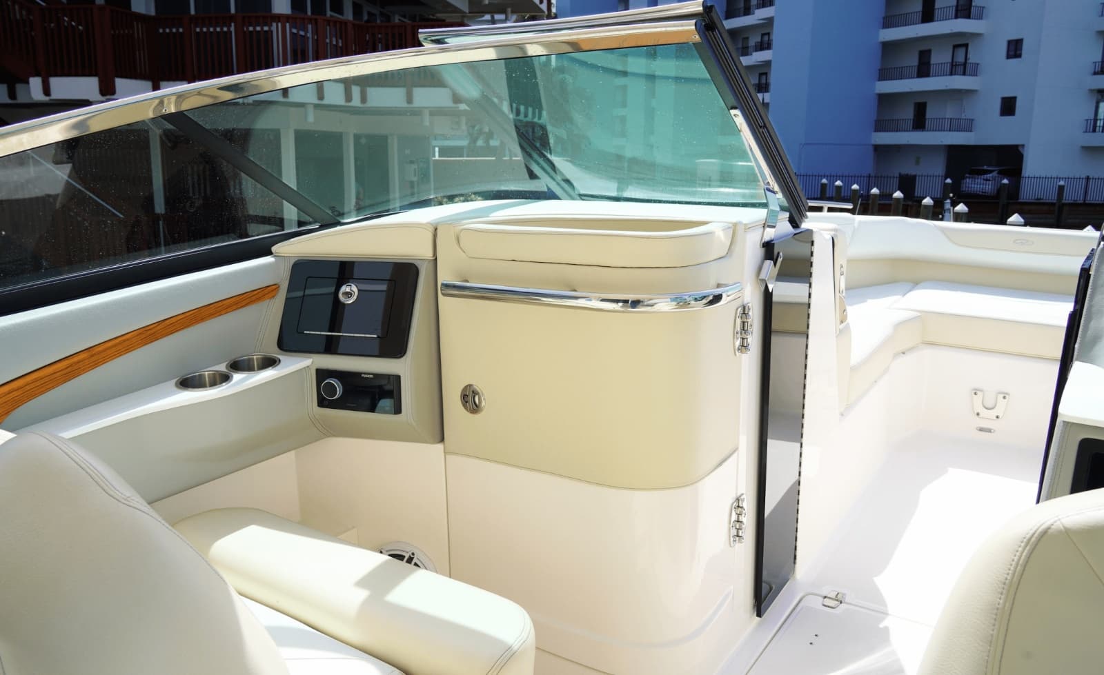 2024 Regal LX9 - Photo 39