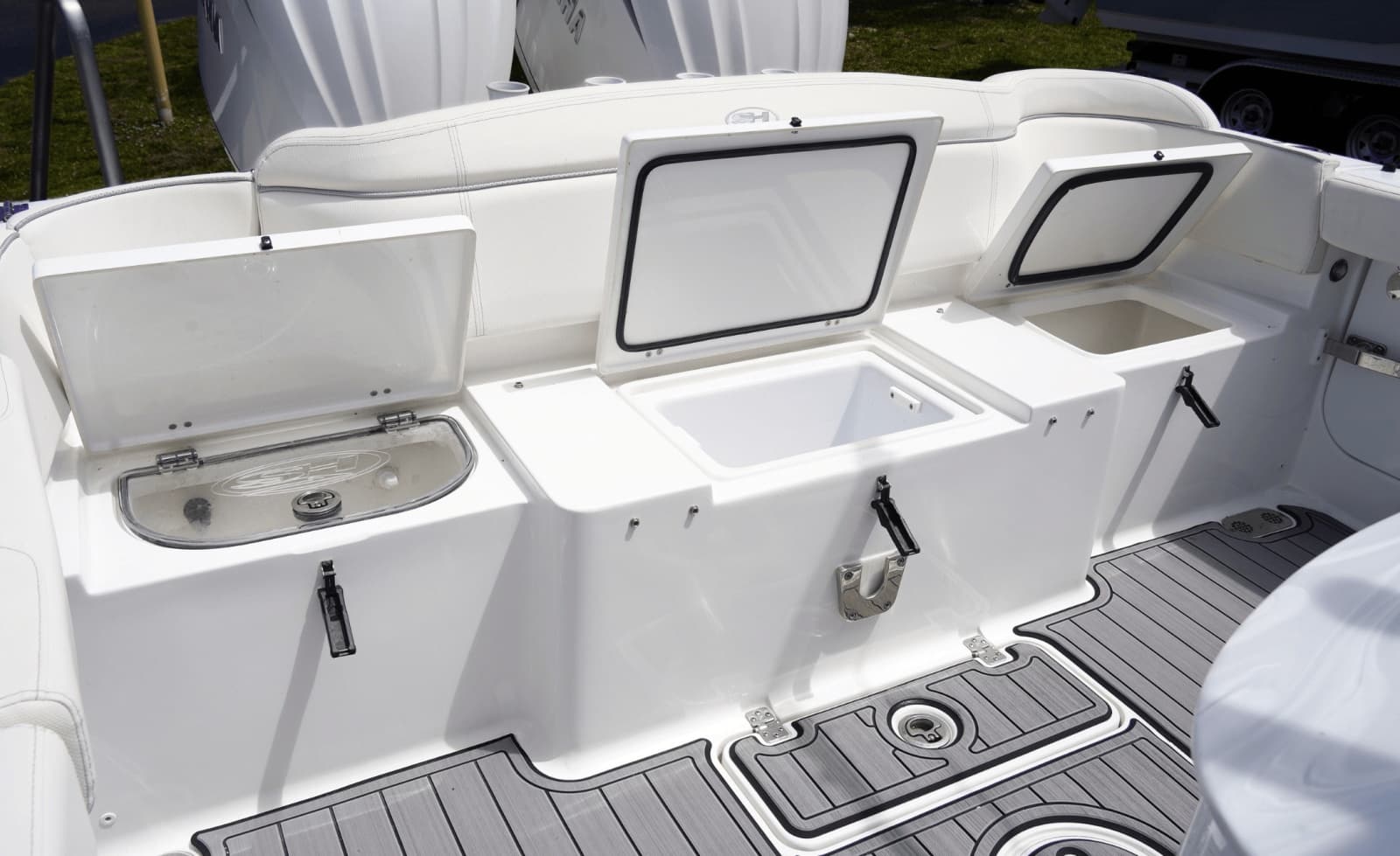 2025 Sea Hunt Ultra 305SE - Photo 10